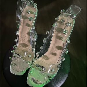 Absolutely stunning Clear stoned heeled only tried on size 41